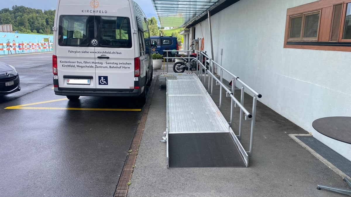 Fahrzeugeinstiegsrampe Länge: 2m Breite: 1,2m Tragfähigkeit: 400kg
