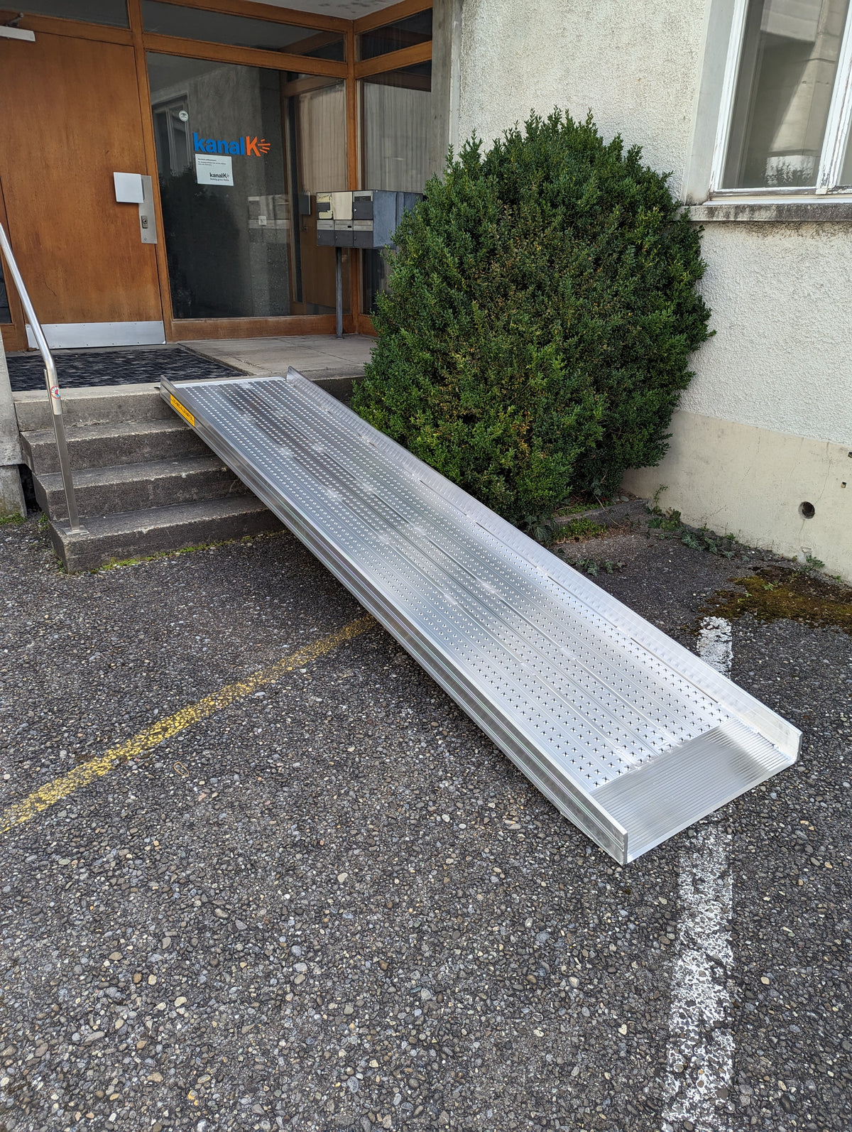 Rollstuhlbreitrampe Länge: 2m Breite: 1m