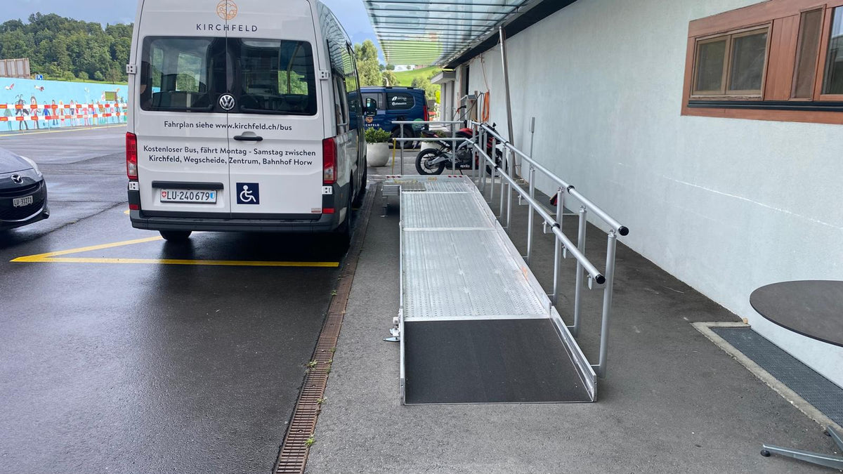 Podestrampe Länge: 3,5m Breite: 1,2m Tragfähigkeit: 400kg