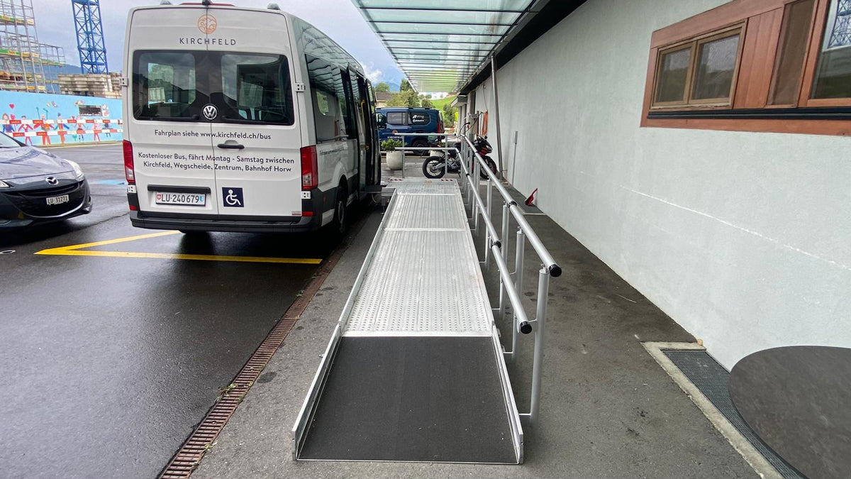 Fahrzeugeinstiegsrampe Länge: 4m Breite: 1m Tragfähigkeit: 400kg