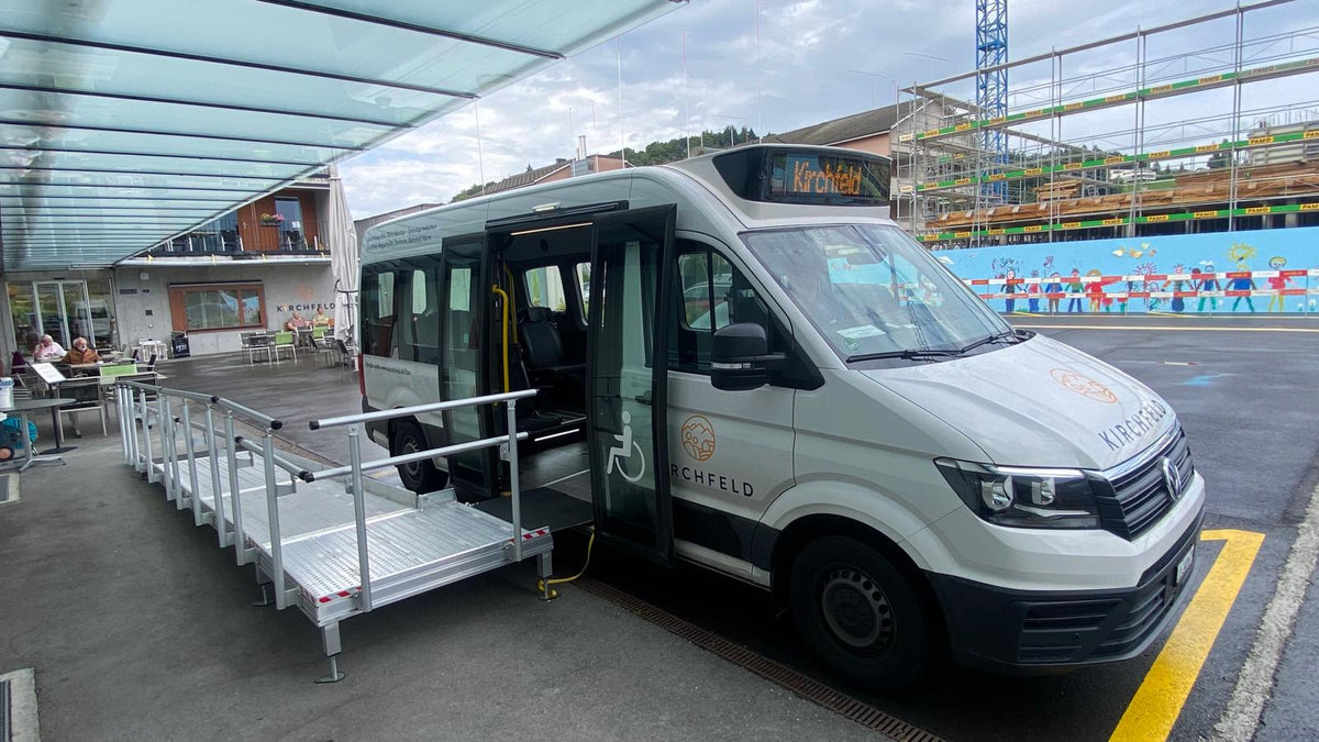 Fahrzeugeinstiegsrampe Länge: 4,5m Breite: 1m Tragfähigkeit: 400kg