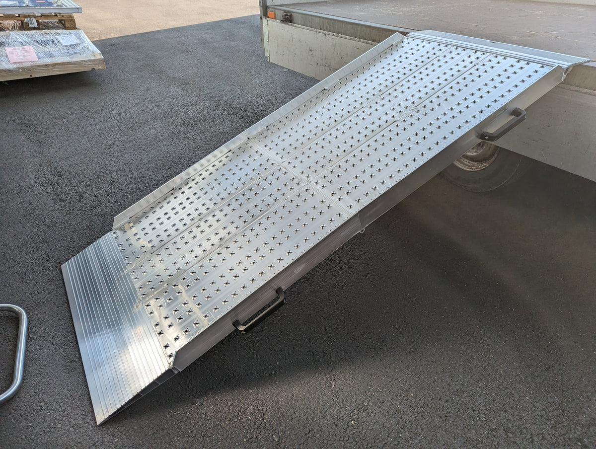 Sicherheitsrampe Faltbar Länge: 2,5m Breite: 0,8m Tragfähigkeit/Paar: 715kg