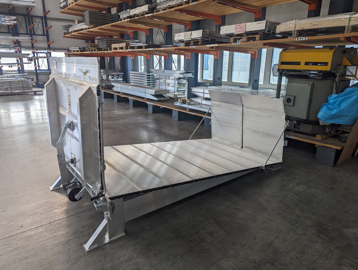 Mobile Dreiteilrampe Länge: 4,08m Breite: 1,5m Tragfähigkeit: 4000kg