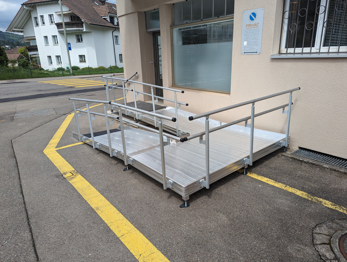Podestrampe Länge: 9,5m Breite: 1m Tragfähigkeit: 400kg