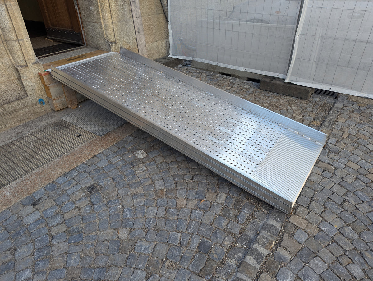 Rollstuhlbreitrampe Länge: 2,5m Breite: 0,8m