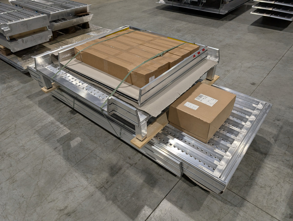 Podestrampe Länge: 8,5m Breite: 0,8m Tragfähigkeit: 400kg