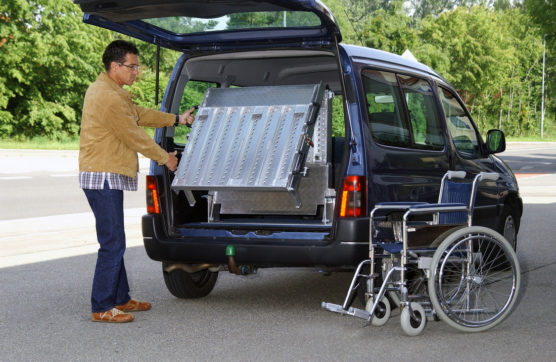 Rollstuhleinbaurampe Kompakt | Länge: 2,9m | Innenbreite: 0,825m | Tragfähigkeit: 350kg