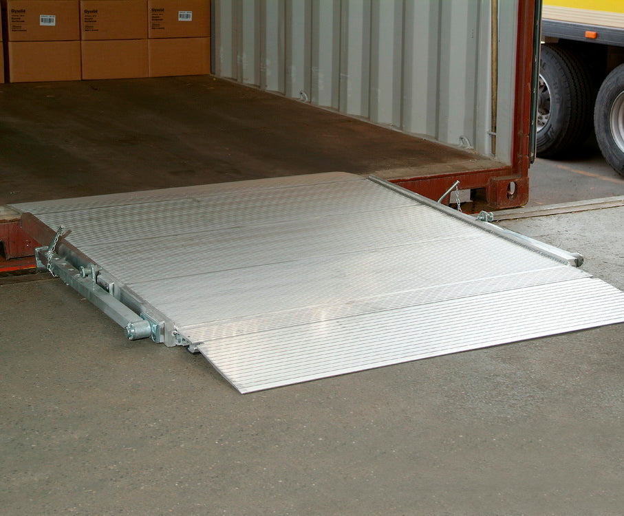 Warenbreitrampe | Länge: 2,235m | Breite: 1,25m | Tragfähigkeit: 4000kg