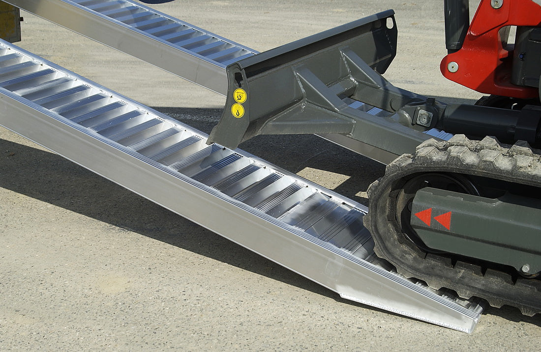 Lastrampe Mitte | Länge: 2,33m | Breite: 0,4m | Tragfähigkeit/Paar: 2800Kg